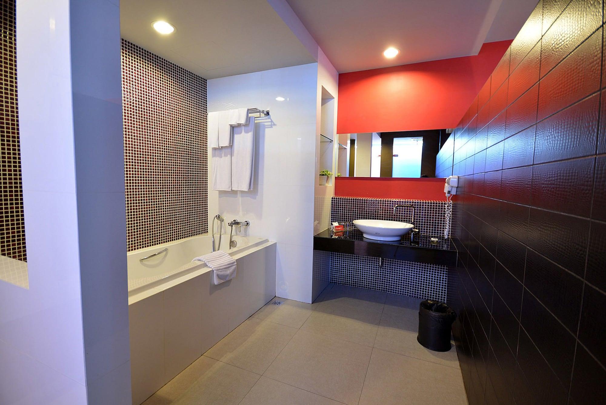 Tsix5 Hotel Патая Екстериор снимка